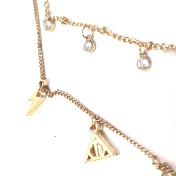 TM & WBEI HARRY POTTER COLLECTION 2018 GOLD-PLATED WARNER BROS. CHOKER NECKLACE - Picture 3 of 9